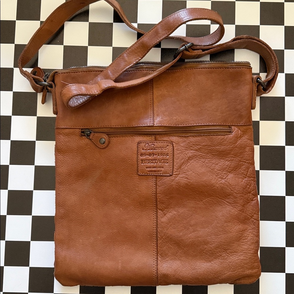 Ashwood Heritage West Midland England, Brown Leather Crossbody Bag - Picture 4 of 4